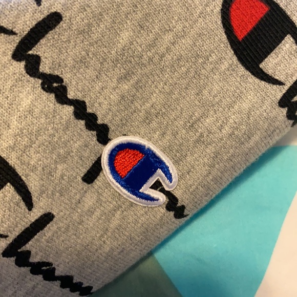 Champion size small crop logo - Picture 2 of 4